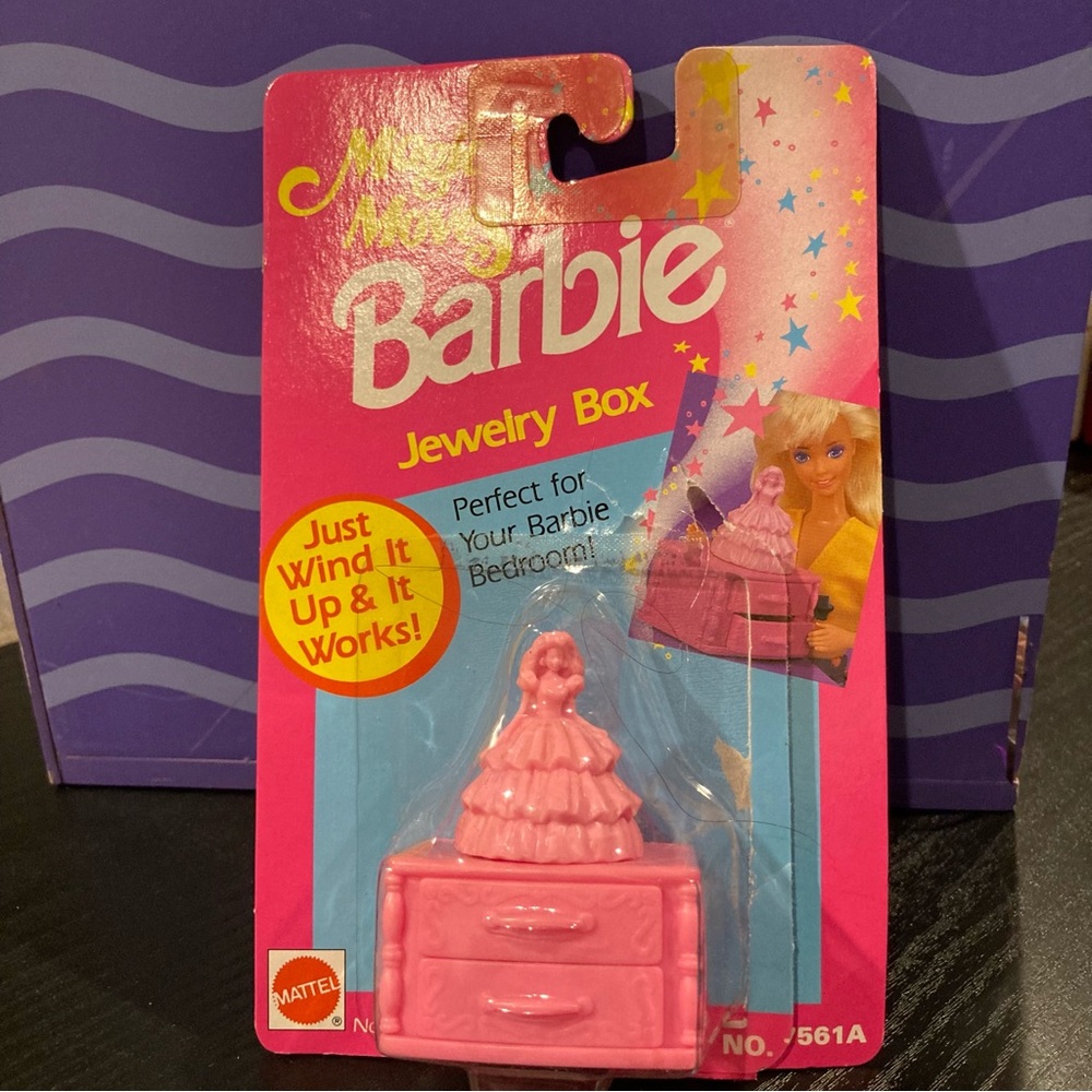 NWT BARBIE Vintage 1992 Magic Moves Barbie Doll Jewelry Box wind up toy. Works